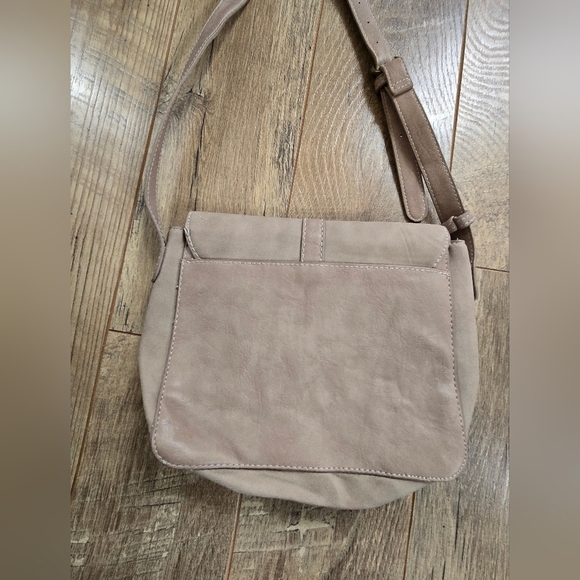 Universal Thread Elegant Tan Non Leather Crossbody Bag - Picture 2 of 15